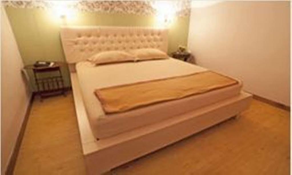 Mojokerto Classic Homestay מראה חיצוני תמונה